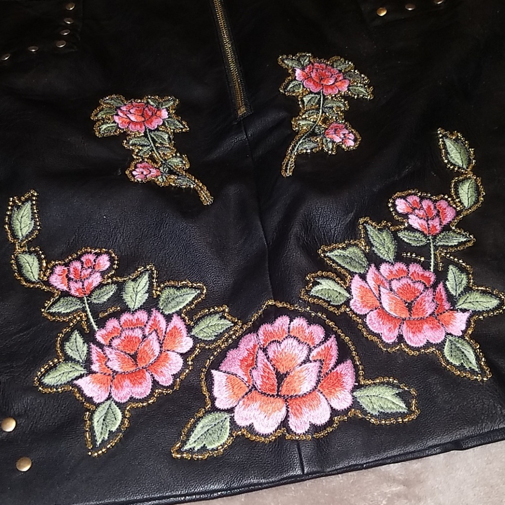 Topshop embroidered skirt - Picture 2 of 5